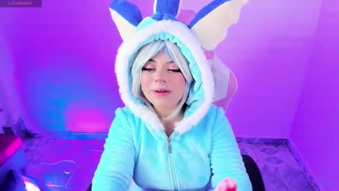 Snapshot of ahri_elderwood chatting on September 22, 5:09 am Ahri help me get to 100  online show from September 22, 5:09 am