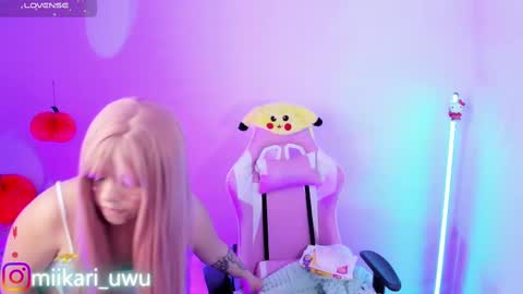 Snapshot of ahri_elderwood chatting on October 7, 3:36 am Ahri help me get to 100  online show from October 7, 3:36 am