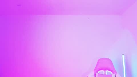 Snapshot of ahri_elderwood chatting on December 15, 4:06 am Ahri help me get to 100 online show from December 15, 4:06 am