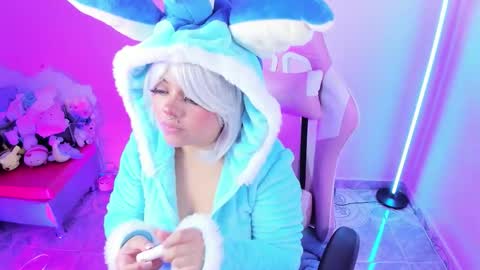 Snapshot of ahri_elderwood chatting on December 17, 3:34 am Ahri help me get to 100 online show from December 17, 3:34 am