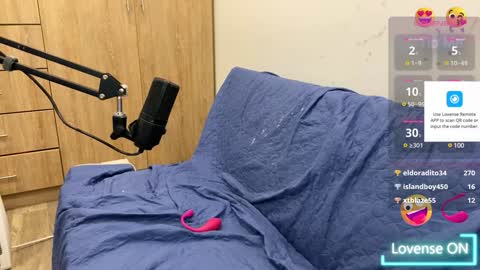 Snapshot of ahsleysnow chatting on January 23, 6:56 pm AHSLEY online show from January 23, 6:56 pm