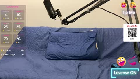 Snapshot of ahsleysnow chatting on February 20, 10:04 pm AHSLEY online show from February 20, 10:04 pm