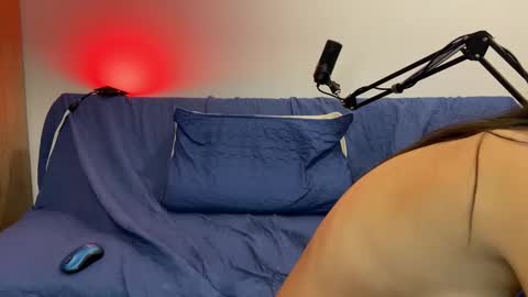 Snapshot of ahsleysnow chatting on February 28, 3:48 pm AHSLEY online show from February 28, 3:48 pm