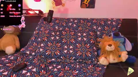 Snapshot of ahsleysnow chatting on October 17, 12:25 am AHSLEY online show from October 17, 12:25 am