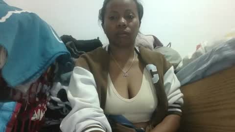 Snapshot of aicha_boobs chatting on July 30, 2:21 am Aicha boobs online show from July 30, 2:21 am
