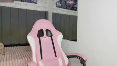 Snapshot of aida_princess chatting on October 25, 11:21 pm Aida online show from October 25, 11:21 pm