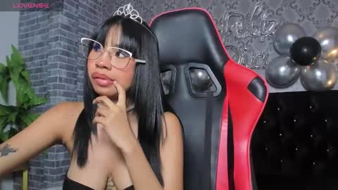 Snapshot of aida_princess chatting on November 15, 12:30 am Aida online show from November 15, 12:30 am