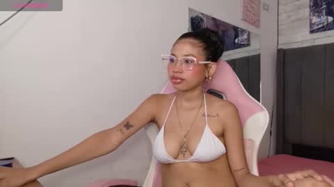 Snapshot of aida_princess chatting on February 24, 11:25 pm Aida online show from February 24, 11:25 pm