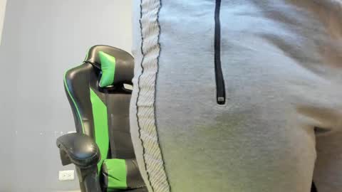 Snapshot of aida_rose chatting on February 15, 12:22 pm karoline online show from February 15, 12:22 pm