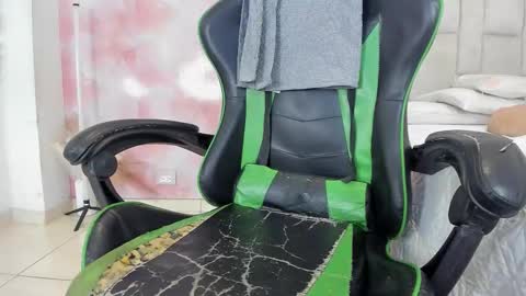 Snapshot of aida_rose chatting on November 26, 4:52 pm karoline online show from November 26, 4:52 pm