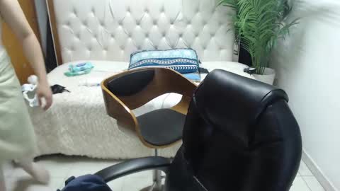 Snapshot of aidan_twink chatting on October 3, 11:24 pm AIDAN online show from October 3, 11:24 pm