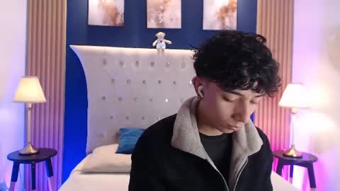 Aiden online show from July 3, 1:17 pm