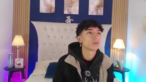 Aiden online show from July 18, 1:04 pm