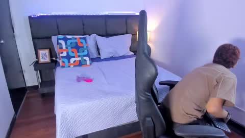 Aiden  online show from December 1, 1:05 pm