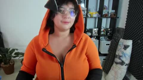 Catalina online show from March 3, 3:09 pm