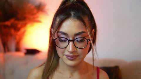 Snapshot of aileenaxa chatting on June 1, 8:10 pm Aileen online show from June 1, 8:10 pm