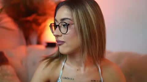 Snapshot of aileenaxa chatting on June 9, 8:20 pm Aileen online show from June 9, 8:20 pm