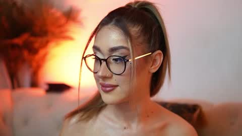 Snapshot of aileenaxa chatting on June 10, 8:41 pm Aileen online show from June 10, 8:41 pm