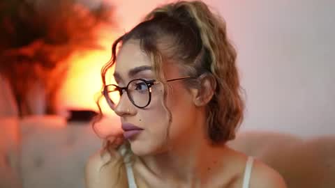 Snapshot of aileenaxa chatting on June 12, 9:03 pm Aileen online show from June 12, 9:03 pm