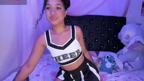Snapshot of ailen_aria chatting on June 12, 5:39 am ailen and aria online show from June 12, 5:39 am