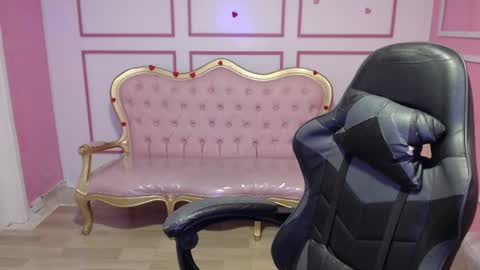 Ailen online show from December 13, 3:38 am