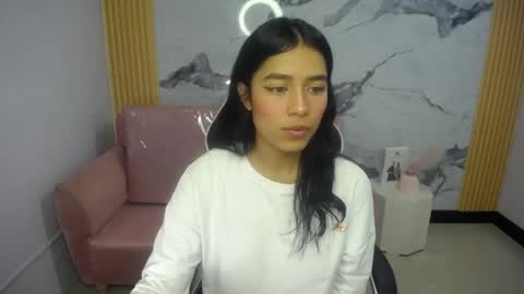 ailyn_ch1 online show from June 8, 12:38 pm