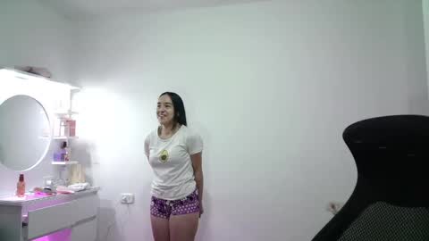 Snapshot of aineangeel chatting on November 5, 2:22 am AINE online show from November 5, 2:22 am