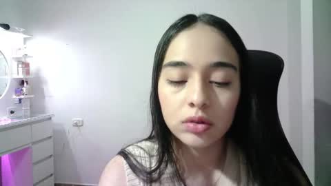 Snapshot of aineangeel chatting on December 2, 1:00 am AINE online show from December 2, 1:00 am