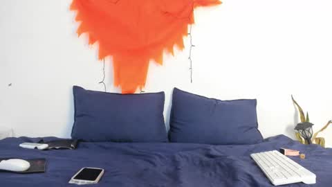 Ainoa  online show from October 29, 8:10 pm