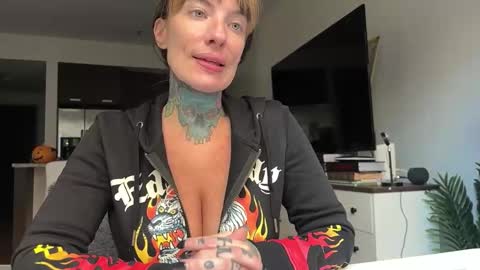 Snapshot of airgeadx chatting on October 25, 3:29 pm Airgead online show from October 25, 3:29 pm