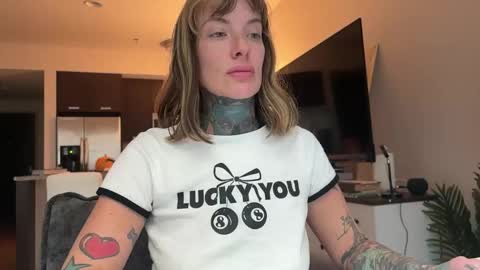 Snapshot of airgeadx chatting on November 2, 7:27 pm Airgead online show from November 2, 7:27 pm