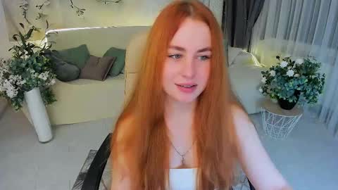 Snapshot of airysilhouette chatting on November 7, 1:16 am Louise online show from November 7, 1:16 am