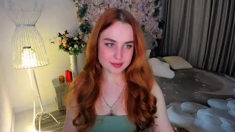 Snapshot of airysilhouette chatting on November 30, 10:08 am Louise online show from November 30, 10:08 am