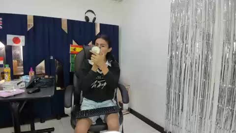 Aisha online show from July 21, 7:05 pm
