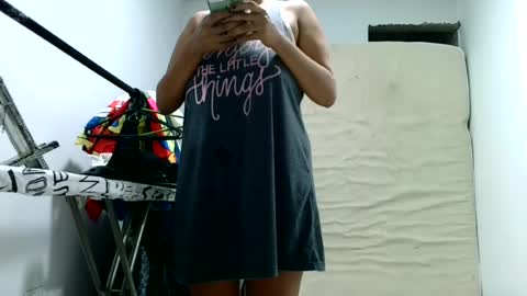 Snapshot of aisha_koswell3 chatting on May 29, 8:34 am aisha koswell3 online show from May 29, 8:34 am