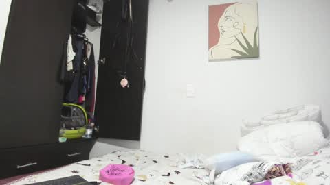 Katie   online show from February 4, 11:38 pm