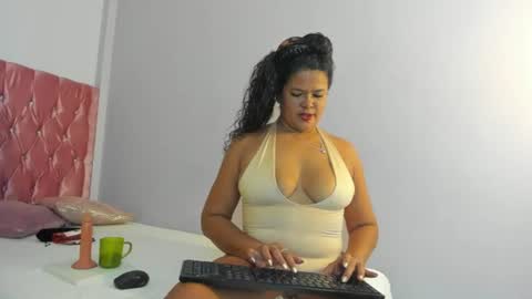 Snapshot of aisha_moore chatting on June 11, 7:23 pm AISHA MOORE online show from June 11, 7:23 pm