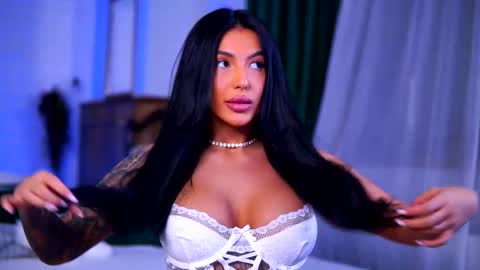 Snapshot of aishaadevoe chatting on November 13, 7:02 pm Maddy online show from November 13, 7:02 pm