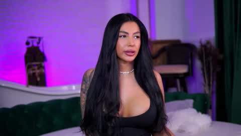 Snapshot of aishaadevoe chatting on November 20, 7:35 pm Maddy online show from November 20, 7:35 pm