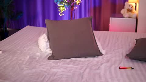 Snapshot of aishaaya chatting on February 3, 12:36 pm Lora online show from February 3, 12:36 pm