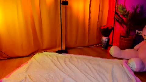 Snapshot of aishaaya chatting on February 27, 8:39 am Lora online show from February 27, 8:39 am