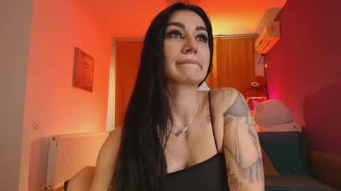 Snapshot of aishaaya chatting on November 22, 10:03 am Lora online show from November 22, 10:03 am