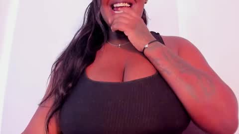 Snapshot of aishazaa chatting on November 11, 3:23 pm aishazaa online show from November 11, 3:23 pm