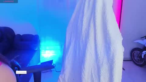 Snapshot of aishelyng20 chatting on November 23, 5:24 pm aishelyng20 online show from November 23, 5:24 pm