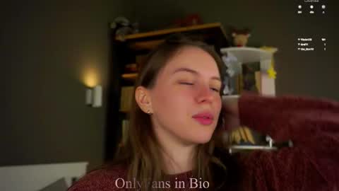 Snapshot of aislyfarran chatting on November 25, 1:16 am Aliza online show from November 25, 1:16 am