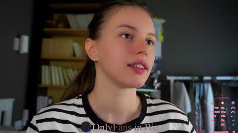 Snapshot of aislyfarran chatting on November 26, 1:39 am Aliza online show from November 26, 1:39 am