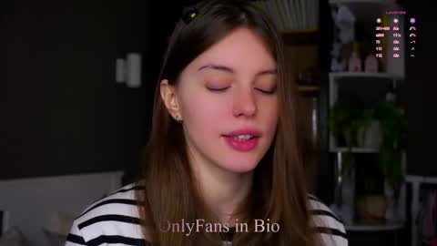 Snapshot of aislyfarran chatting on December 14, 1:11 am Aliza online show from December 14, 1:11 am