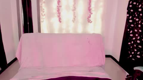 Snapshot of aissen__star chatting on March 3, 4:35 pm Mar online show from March 3, 4:35 pm