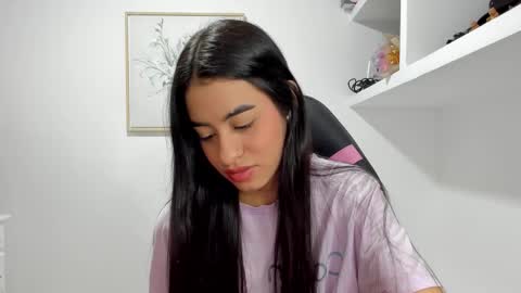 Snapshot of aitana05 chatting on November 23, 9:03 pm VALENTINA independent online show from November 23, 9:03 pm