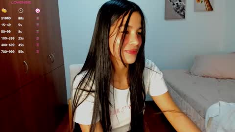 Snapshot of aitanaa1_ chatting on February 18, 9:32 am Aitana online show from February 18, 9:32 am